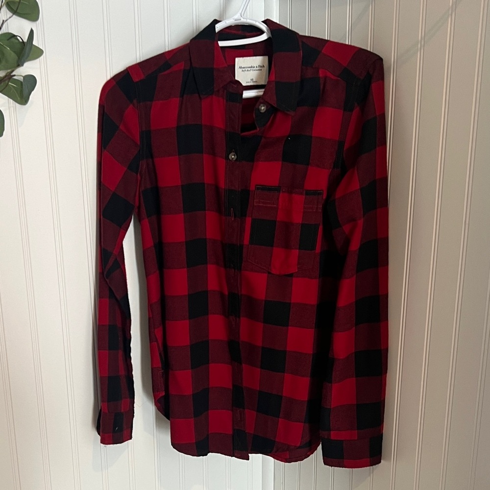 Abercrombie & Fitch Red and Black Plaid Women's Shirt